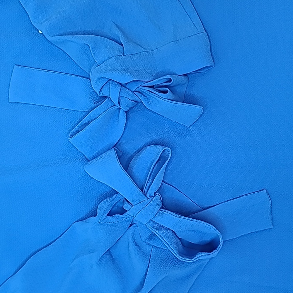 CeCe Flowy V-Neck Long Sleeve Bow Tie-Cuff Blouse in Tropic Night Blue - NWT - Picture 11 of 17